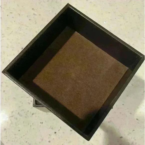 Michael Kors Watch Box - Picture 3 of 5